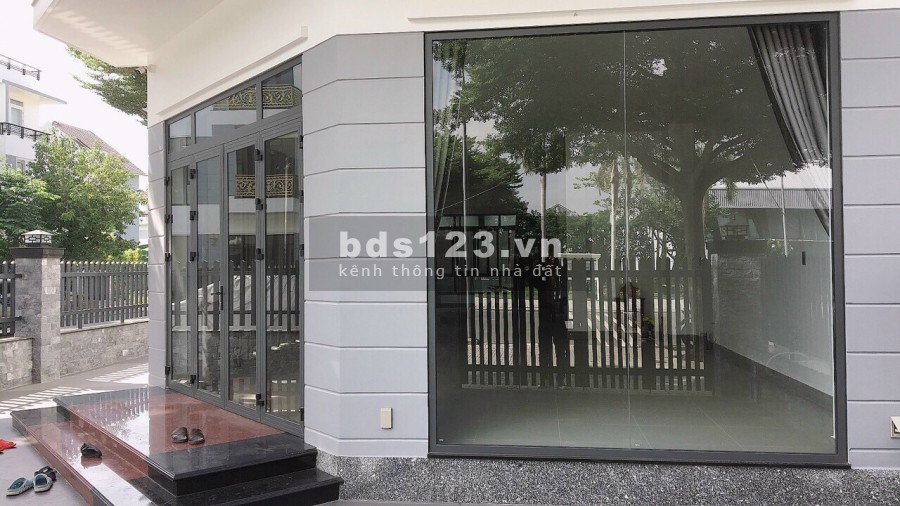 Mặt Bằng Góc ngã tư siêu đẹp 10x25 1lầu trống suốt KDC Gia Hòa Q9. Giá 22tr/th