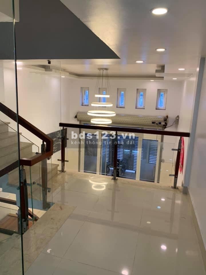 Nhà hẻm 652QL13 Hợp làm VP kết hợp ở, có sẵn 2 phòng kính
