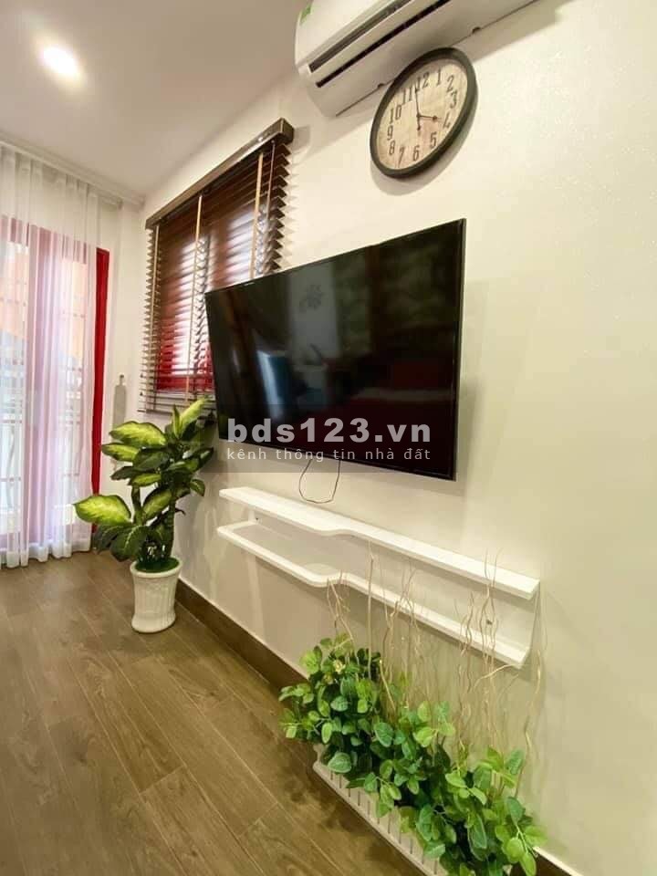 Bán nhà đường Phạm Ngũ Lão 25m2 4 tầng giá chỉ 6.1 tỷ.