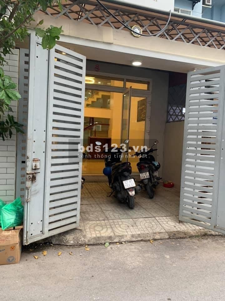 Nhà hẻm 652QL13 Hợp làm VP kết hợp ở, có sẵn 2 phòng kính