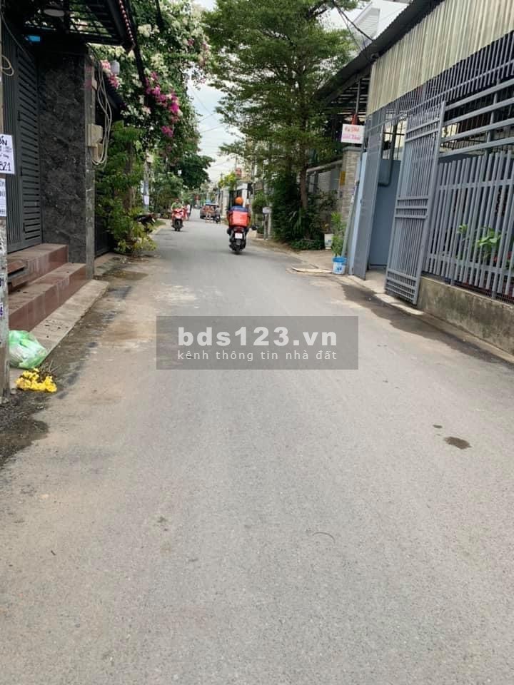 Nhà hẻm 652QL13 Hợp làm VP kết hợp ở, có sẵn 2 phòng kính