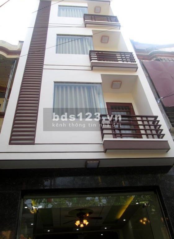 Bán gấp nhà đẹp, ngõ thông Dương Quảng Hàm, Cầu Giấy 33m2, 5 tầng, 3,6 tỷ.