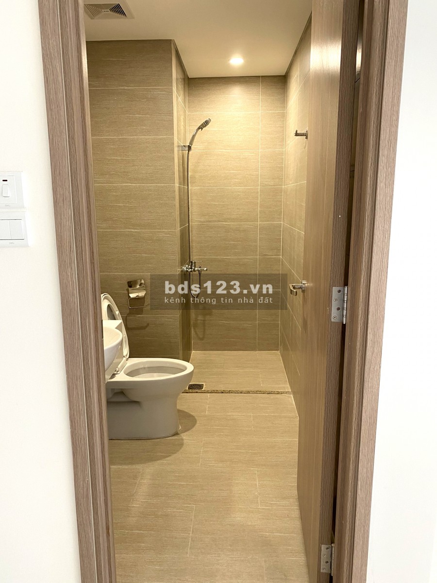 Bán Gấp căn 2pn +1 , 2wc DT 69.3m2 giá rẻ nhất rại Vinhome Quận 9 vị trí cực đẹp có nội thất luôn