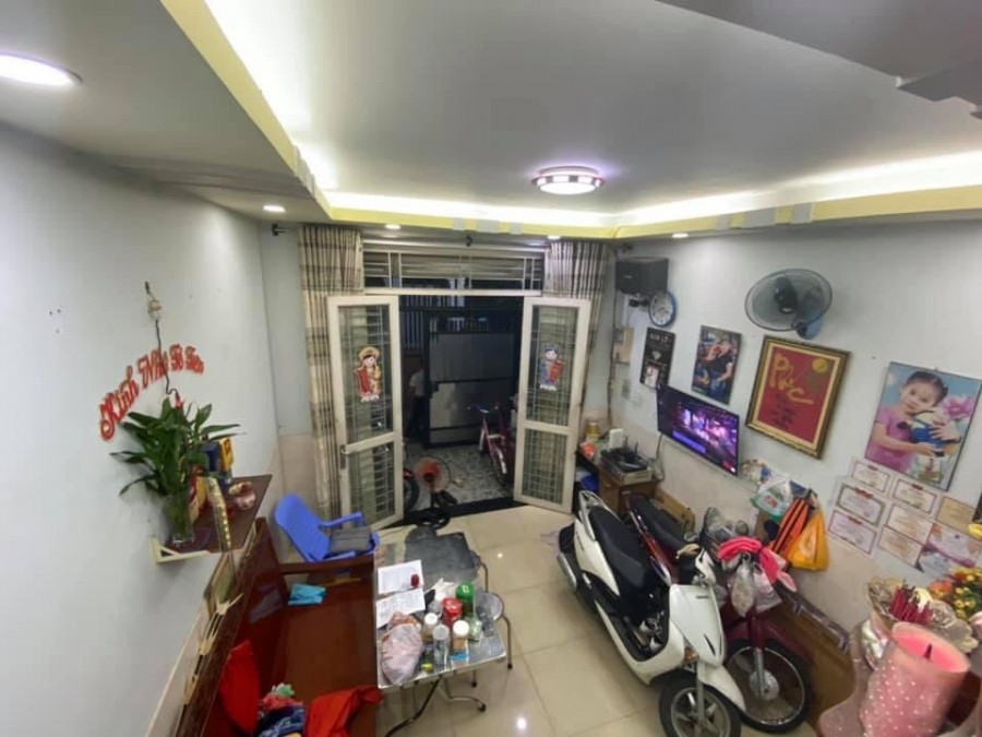 Bán gấp nhà 50m2 Nguyễn Tri Phương Phường 4 Quận 10 chỉ nhỉnh 5 tỷ. 0856010313.
