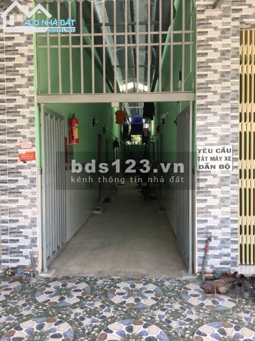 Chính chủ bán 6 phòng trọ mới đang KD cho thuê 7tr/tháng, gần chợ Hưng Long dt 130m2, đường 10m, bao sổ hồng