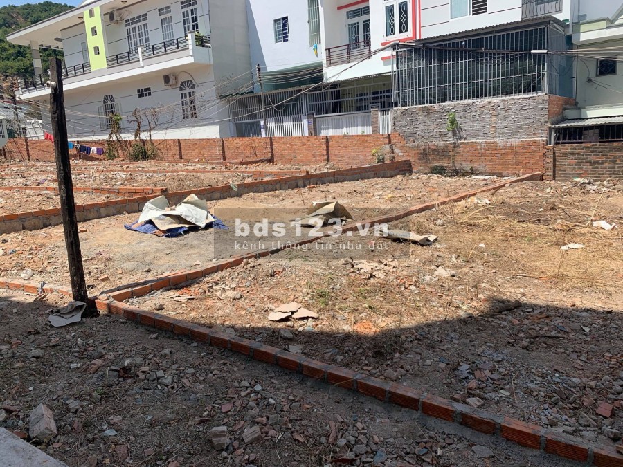 Chính chủ bán gấp đất mặt tiền Dương Vân Nga, gần khu tiện ích, hỗ trợ vay