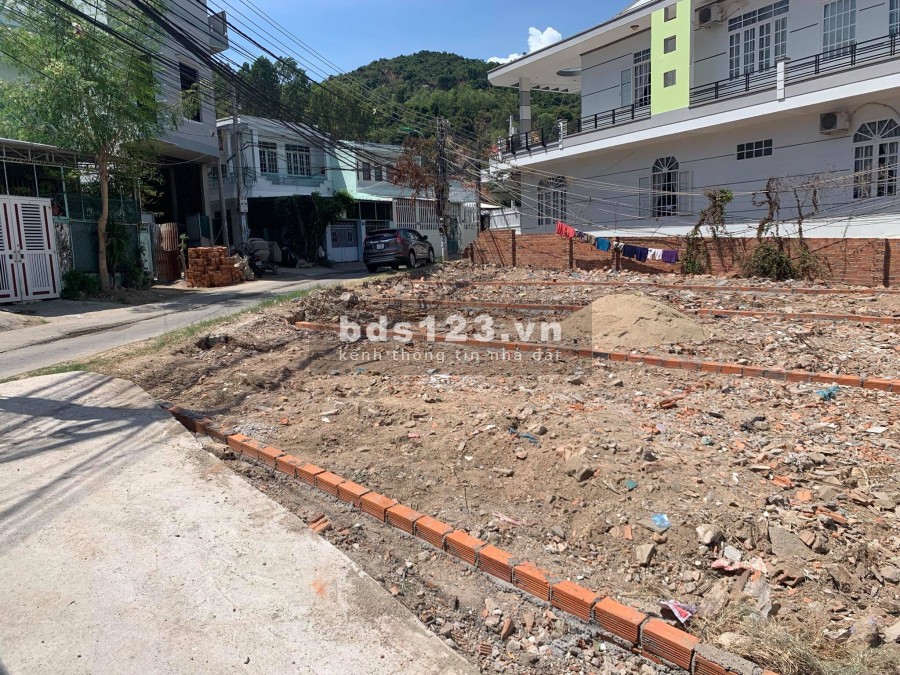 Chính chủ bán gấp đất mặt tiền Dương Vân Nga, gần khu tiện ích, hỗ trợ vay