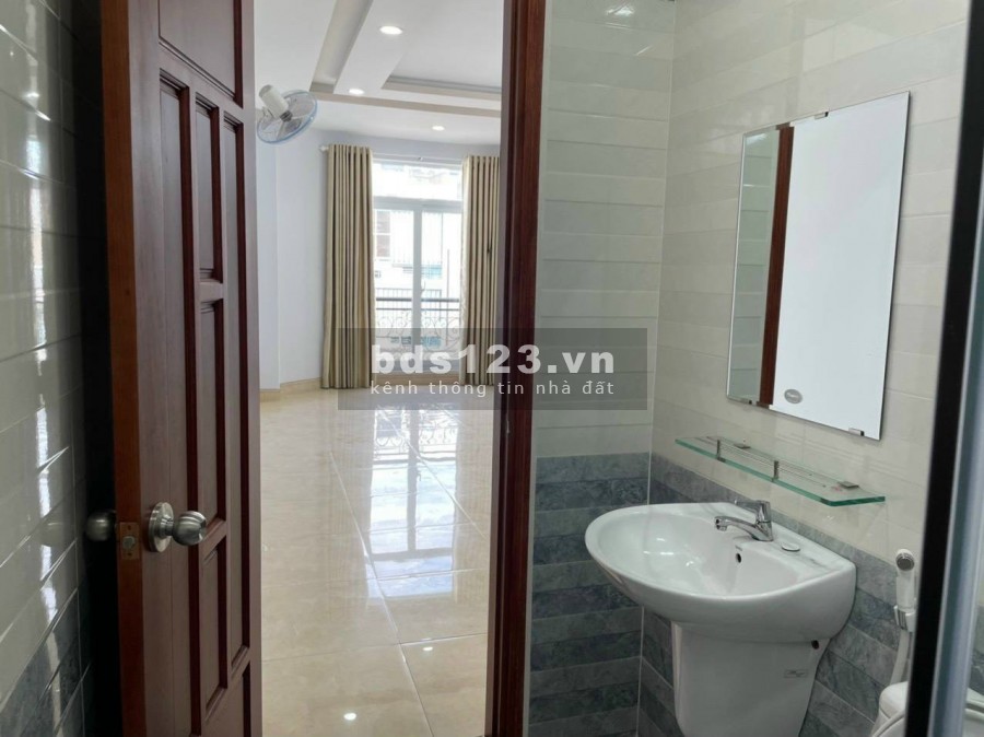 Cho thuê nhà nguyên căn HXT Phan Đăng Lưu Phú Nhuận, nhà có 11 phòng tiện cho thuê làm căn hộ dịch vụ , trung tâm dạy thêm,...