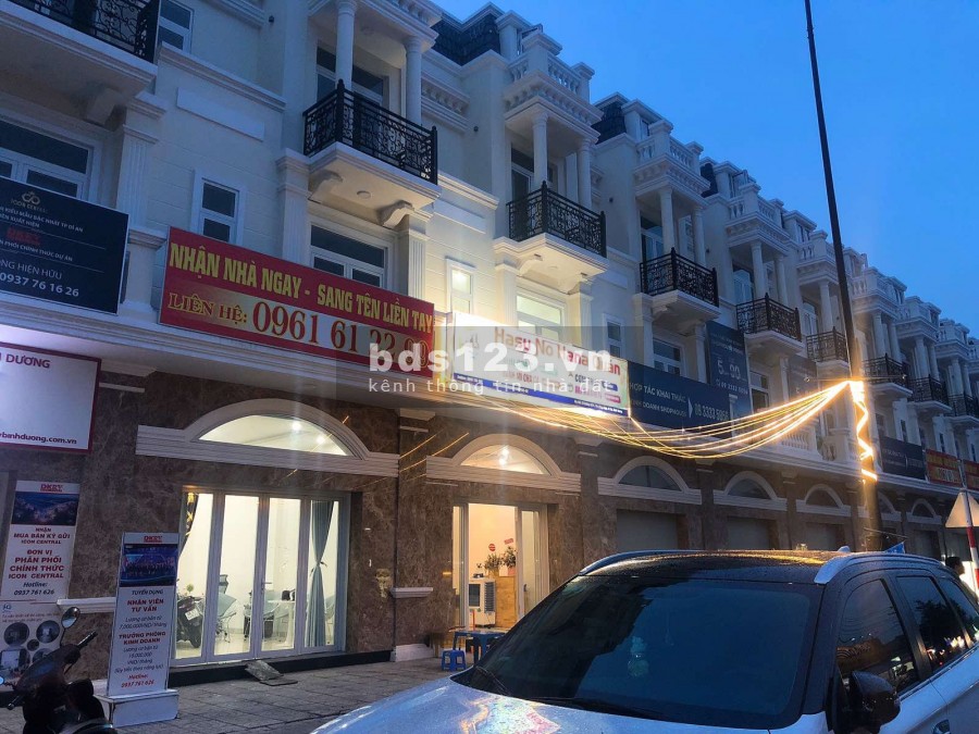 Nhà 1 trệt 2 lầu Trung tâm TP Dĩ An-cạnh bên Aeon Mall- Chỉ 700 triệu sang tên sổ ngay -Được thanh toán chậm!!
