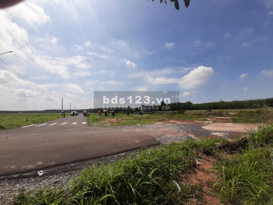 Bán nhanh lô đất 500m2 kề ngay khu công nghiệp Becamex chơn thành 0775568066