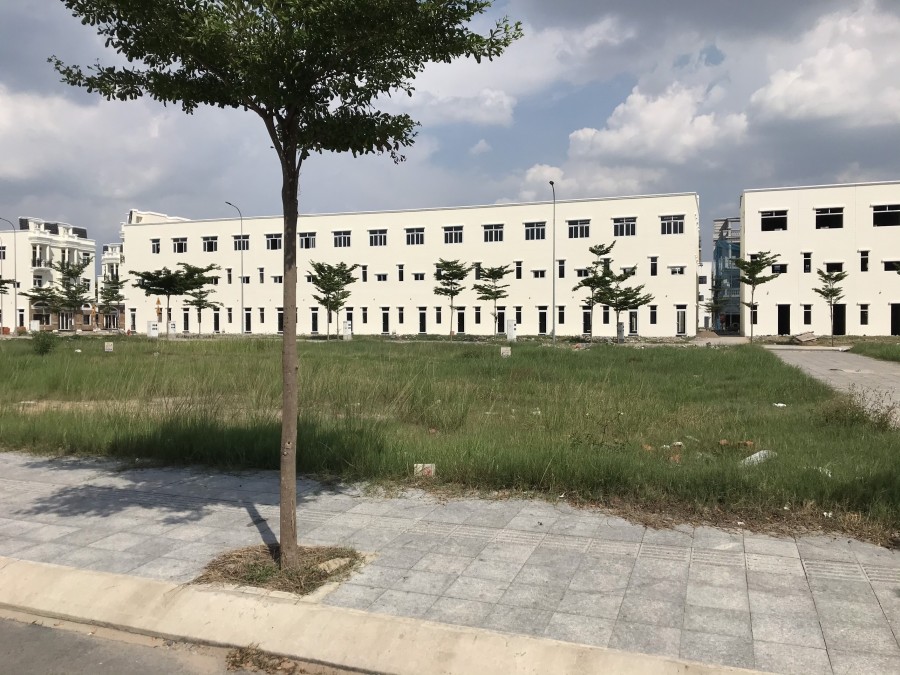 Cần bán gấp lô đất vuông vứt 4*15, cc, đã có sổ, lộ giới 13m