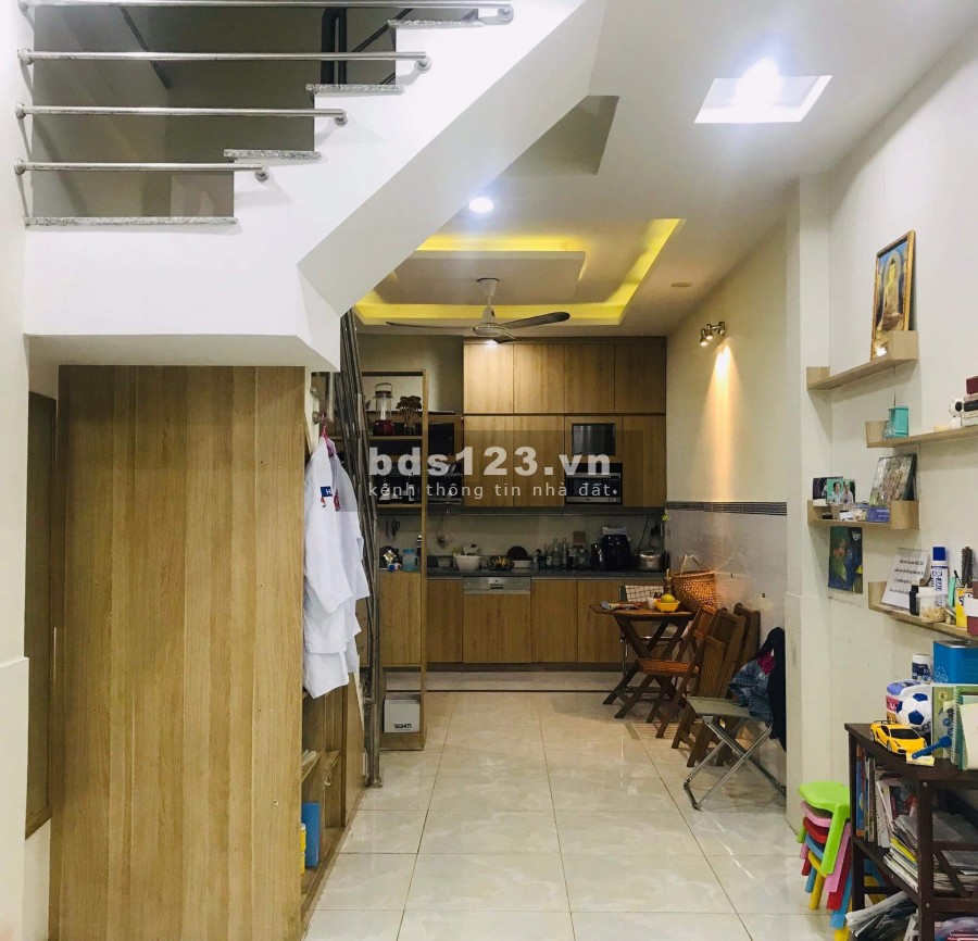 Hẻm 3.5m dt 3m x 10m, 4 tầng chỉ 5.5 tỷ TT Quận 10 Ngô Gia Tự