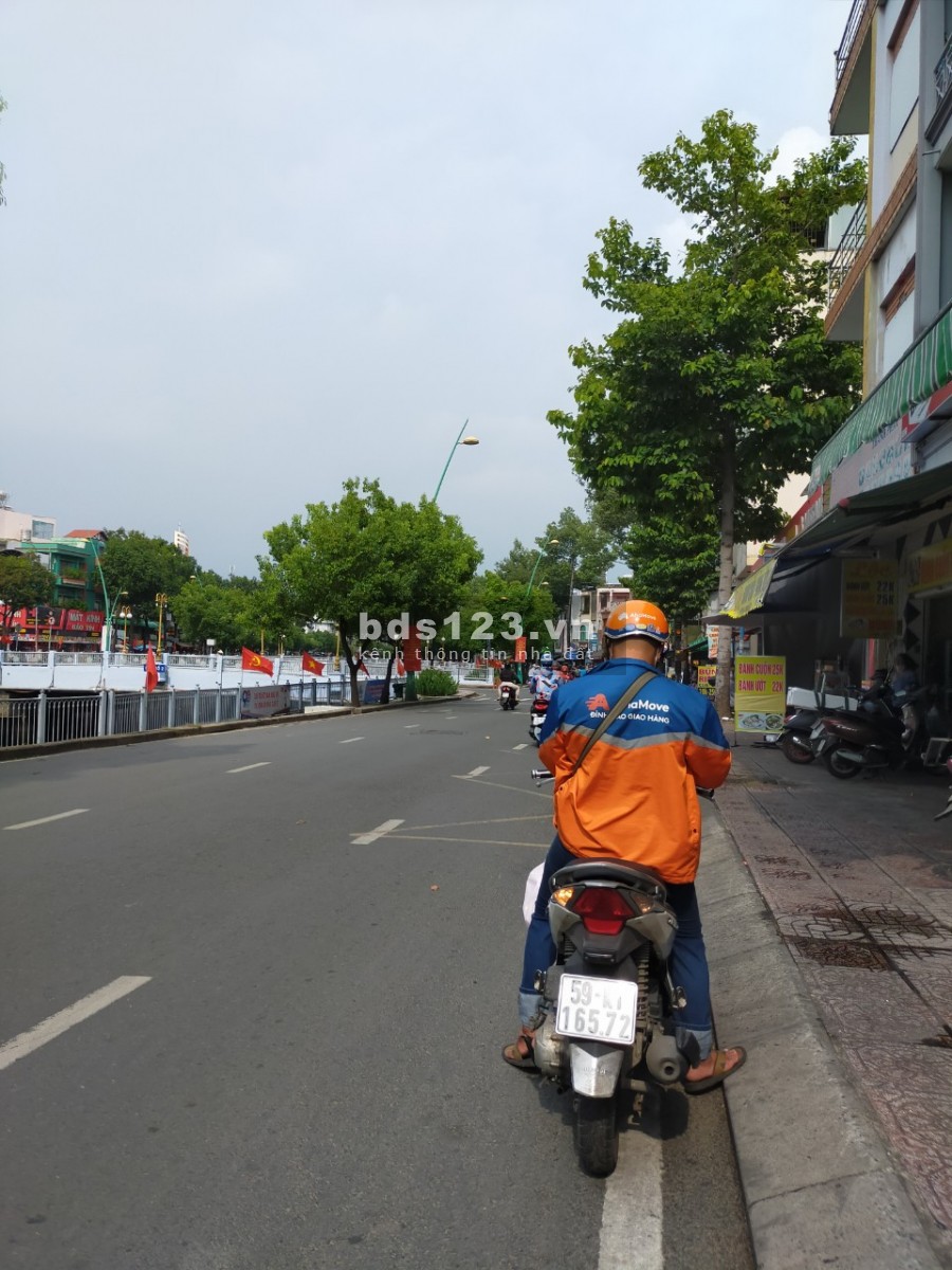 Cho thuê nhà 2MT đường Hoàng Sa Tân Bình - trệt 2 lầu khu dân cư đông, đường lớn tiện kinh doanh quán ăn