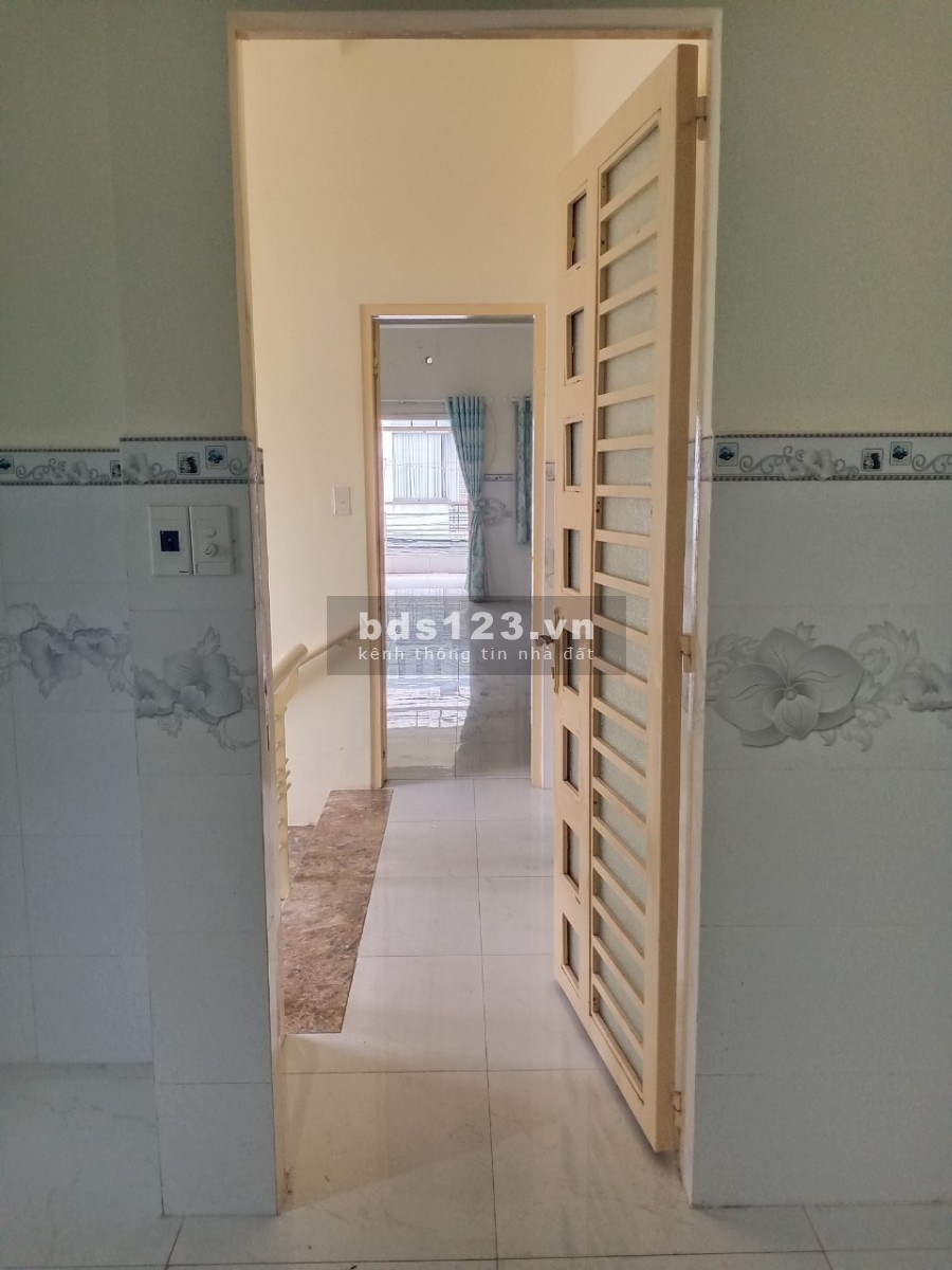 Nhà 5x20(1lầu)mặt tiền ngay ngã 3, tiện KD.Giá11tr