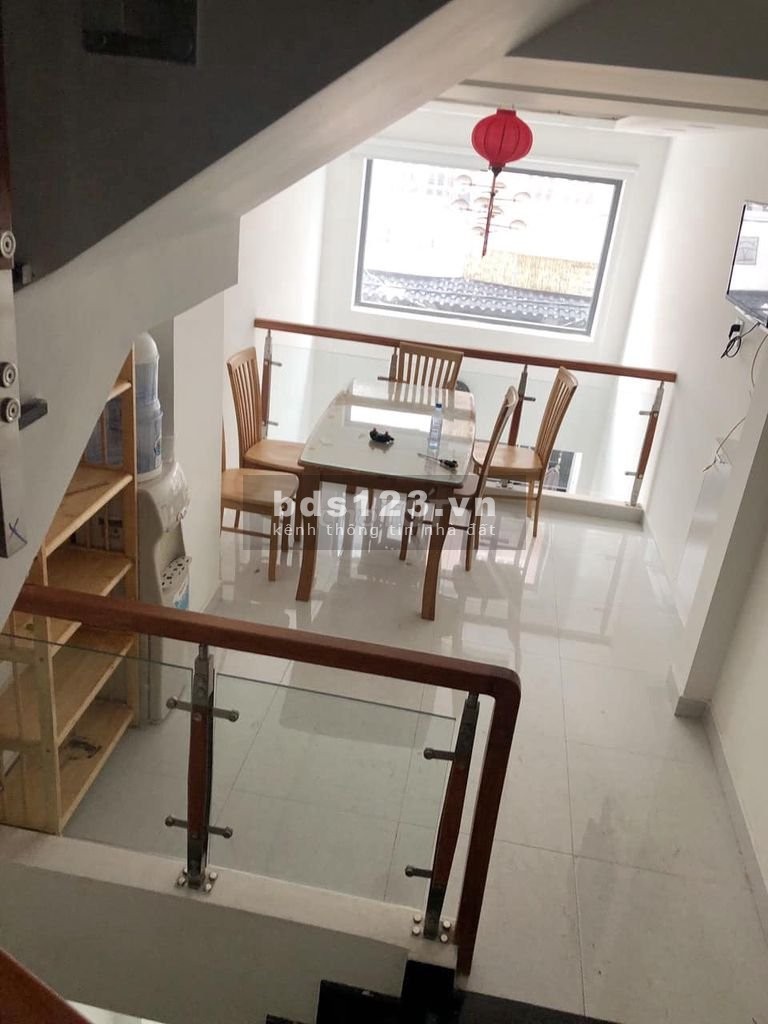 Cho thuê nhà HXT Nguyễn Cửu Vân Bình Thạnh. Nhà hoàn thiện nội thất đầy đủ Bếp điện từ Đức, lò nướng, lò vi sóng, tủ lạnh, máy nước lọc nóng lạnh, tivi
