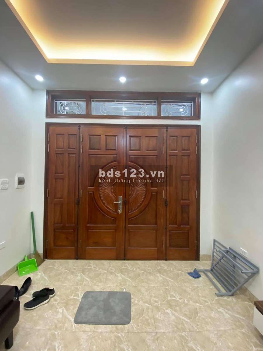 Nhà sát phố diện tích rộng, ô chờ thang máy, trung tâm Quận Hai Bà Trưng, vị trí đẹp