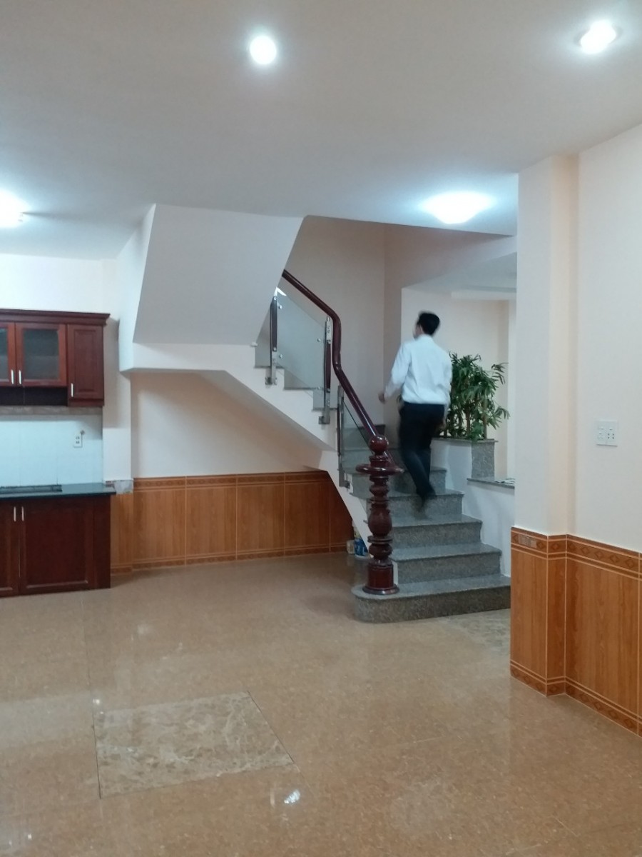 Nhà ngộp, tuyệt đẹp, giá rẻ, 4 tầng, 260m2, đã hoàn công, giá 7.6 ỷ