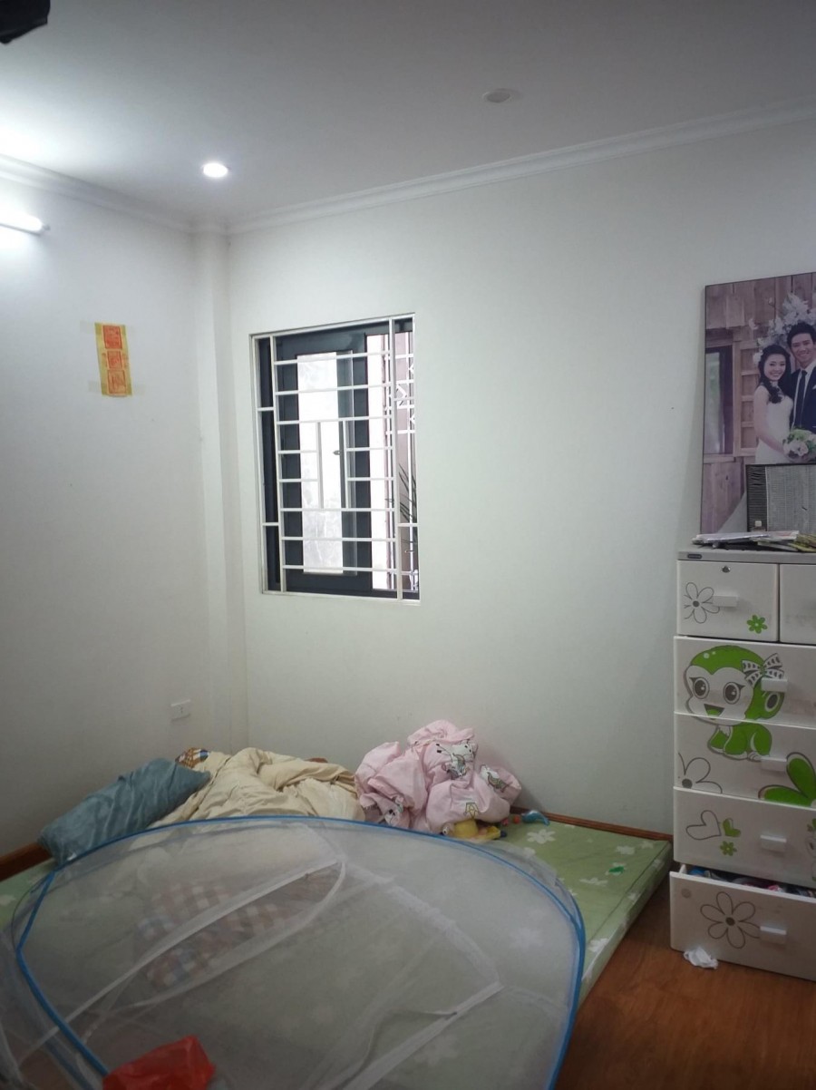 Bán nhà ngõ 193 Trung Kính, 5 tầng, 5 phòng ngủ, diện tích 36m2 giá 3,85 tỷ