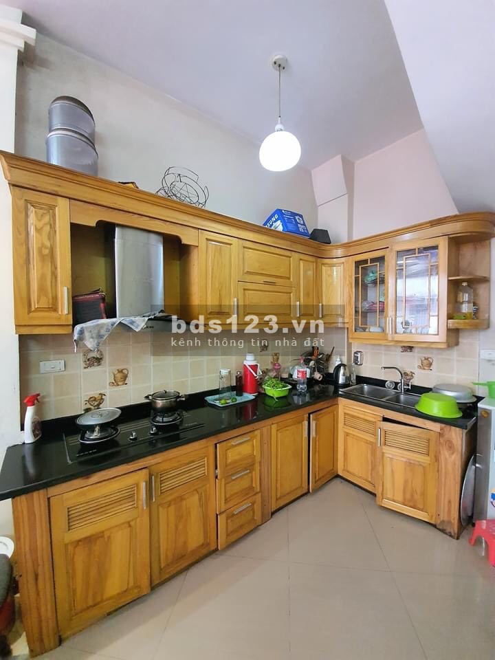 Nhỉnh 3 tỷ nhà mặt phố ô tô tải tránh nhau, gara kinh doanh thuận tiện, 5 tầng đúc kiên cố