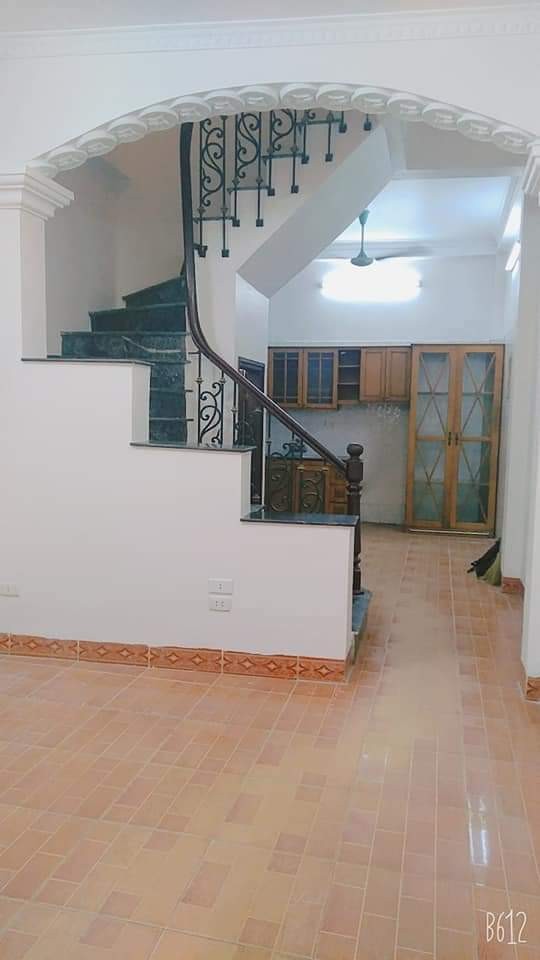 Bán nhà đường Láng Dt 55m2*4 tầng mặt tiền 4,6m giá 4 Tỷ