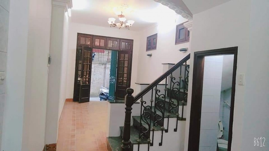 Bán nhà đường Láng Dt 55m2*4 tầng mặt tiền 4,6m giá 4 Tỷ