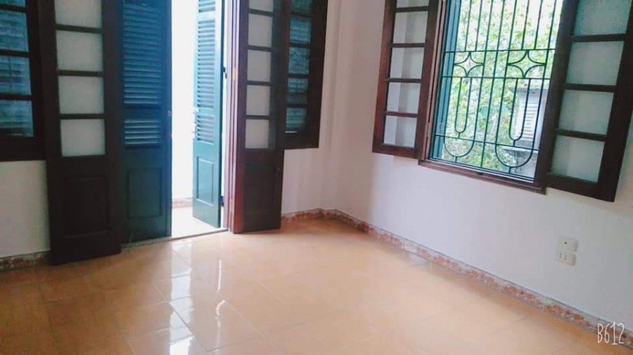Bán nhà đường Láng Dt 55m2*4 tầng mặt tiền 4,6m giá 4 Tỷ