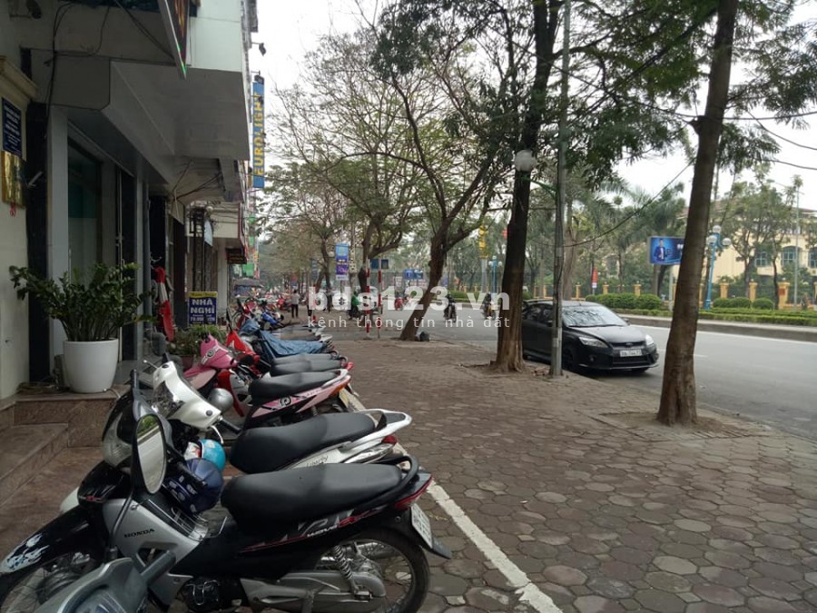 Toà văn phòng đẳng cấp mặt phố Hoàng Quốc Việt, Quận Cầu Giấy. sổ nở hậu mt 8m