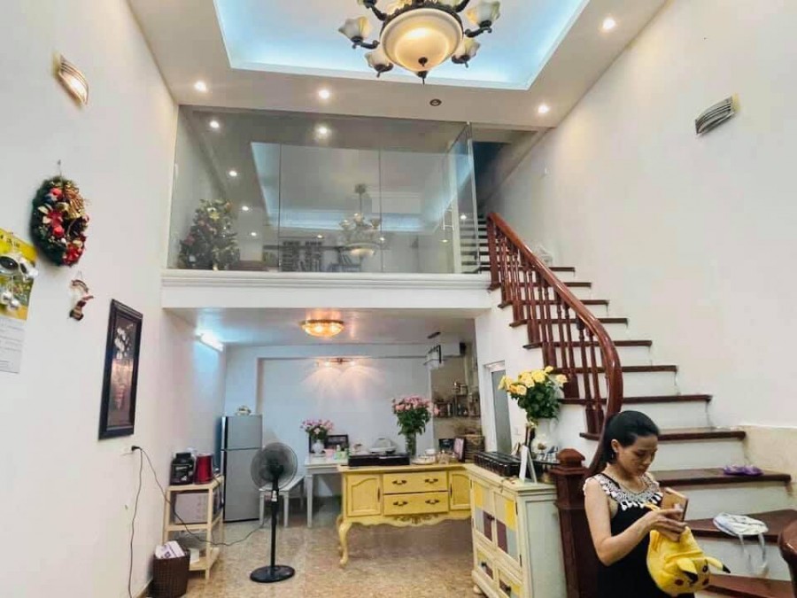 Lạc Long Quân nhà đẹp, ô tô vào nhà 38m2*5T, giá chỉ 5.6 tỷ