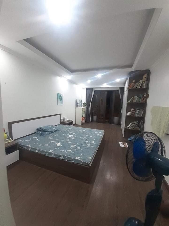 Bán gấp nhà Vũ Trọng Phụng, Thanh Xuân, 40m, 4 tầng, ngõ ô tô qua, thông, giá 4.25 tỷ.