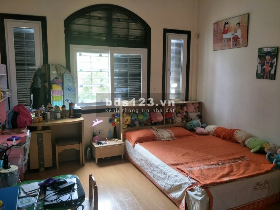 Bán nhà mặt đường Nguyễn Văn Cừ 52m2 x 5 tầng, 4m MT, Vỉa hè đá bóng, Kinh doanh vô địch.