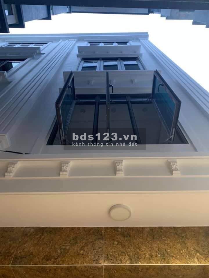 34m2 *5 tầng giá chỉ 2 tỷ hơn có nhà mới tinh Lê Quang Đạo.