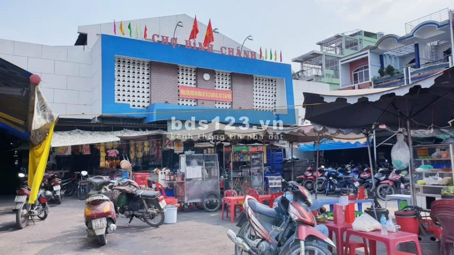 Bán gấp đất 181.1m2 thổ cư ngay chợ Bình Chánh đường Hoàng Phan Thái