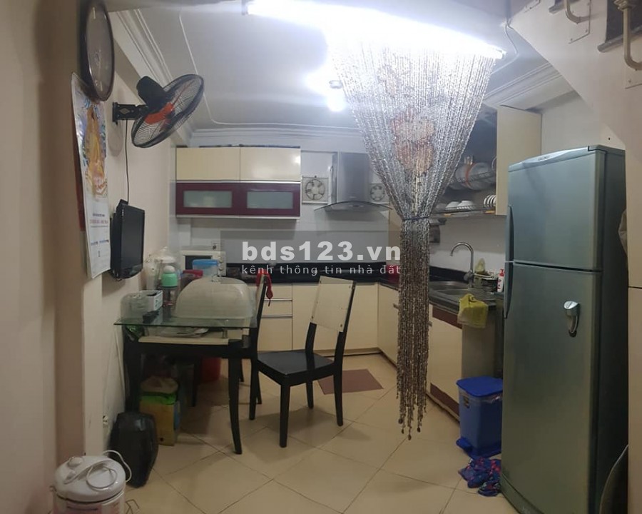 Nhà hiếm Đội Cấn dt 30m2, 4 tầng đúc kiên có, gần hồ, an sinh đỉnh, giá 2.4 tỷ