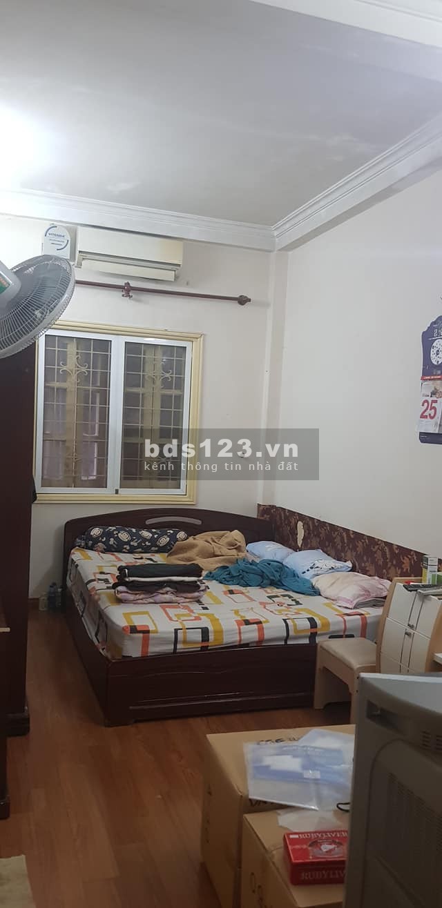 Nhà hiếm Đội Cấn dt 30m2, 4 tầng đúc kiên có, gần hồ, an sinh đỉnh, giá 2.4 tỷ