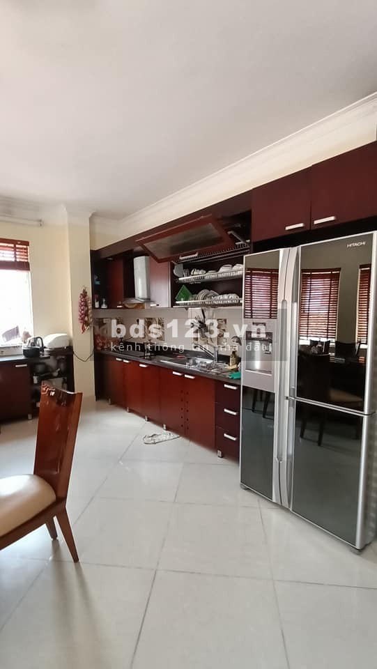Chuyển công tác bán gấp nhà Hoàng Hoa Thám 43m2 5 tầng giá 3.6 tỷ