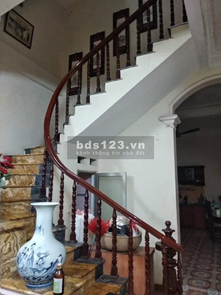 Bán nhà phố Dịch Vọng. 80m2, mặt tiền 5.3m. Giá 5.6 tỷ.