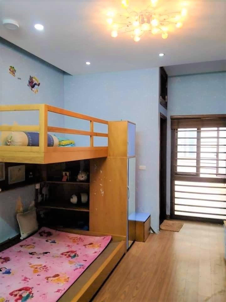 Bán Biệt thự Yên Hòa Cầu Giấy 100m2x5T, nhỉnh 9 tỷ, Tặng nội thất, Có Thang máy, 2 mặt thoáng