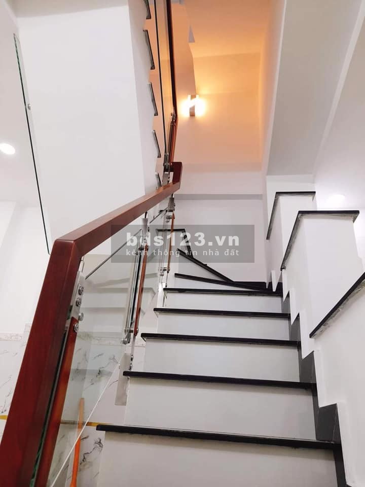 Bán nhà mới, đẹp 4 tầng Phạm Thế Hiển gần cầu chữ Y phường 3 quận 8.