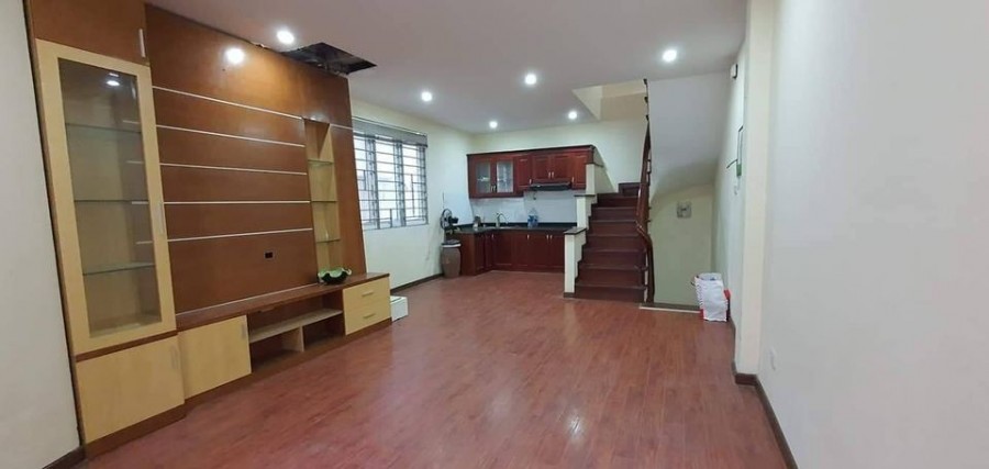 Bán nhà ngay đầu Quan Nhân nhà Lô Góc, ngõ rộng, kinh doanh, gần trường, chợ, ngõ thông 40m 5 tầng chỉ 3 tỷ hơn