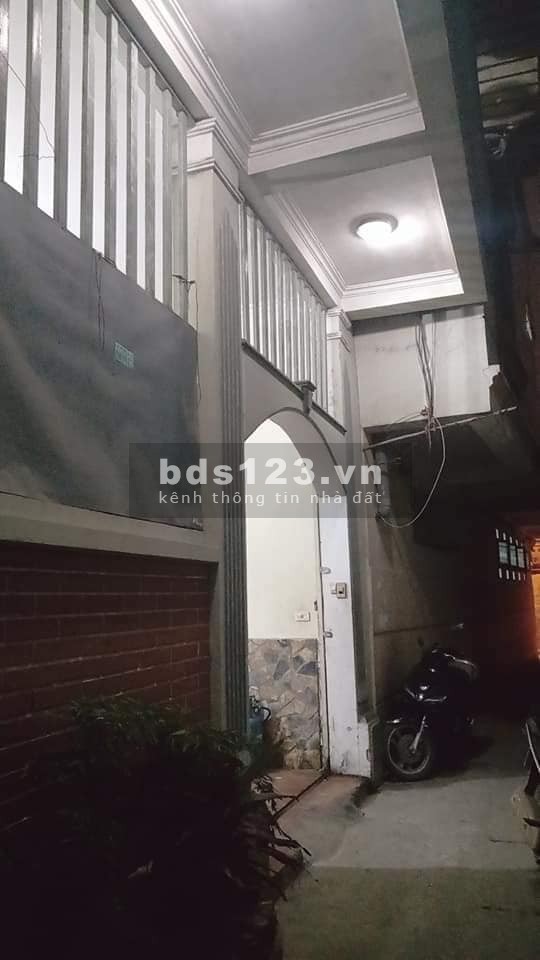 Bán nhà phố Dịch Vọng. 80m2, mặt tiền 5.3m. Giá 5.6 tỷ.