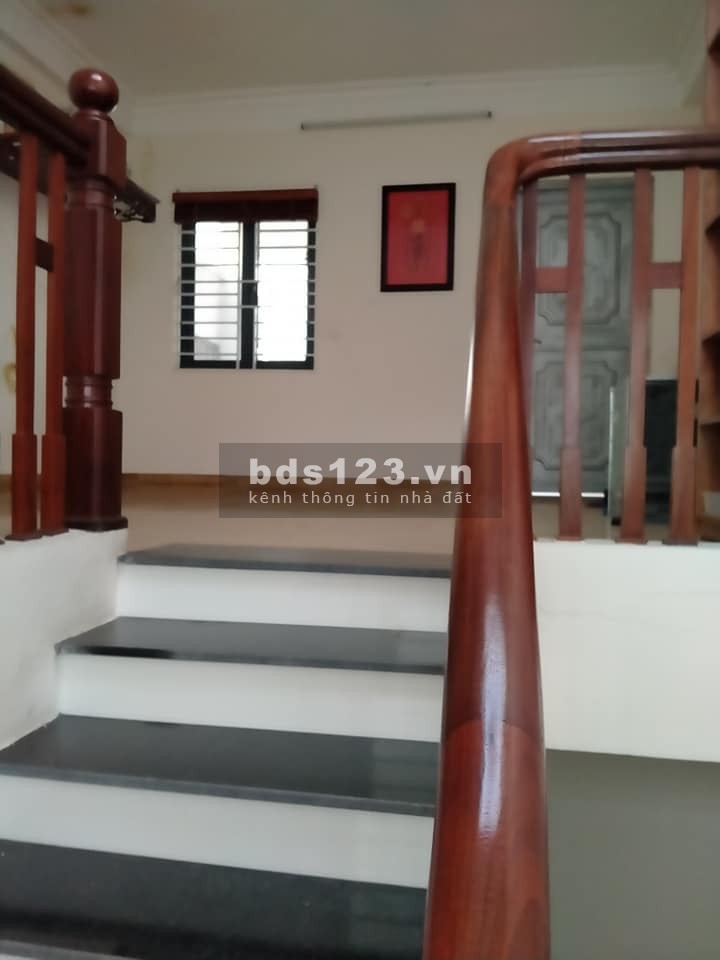 Bán gấp nhà Định Công, đất Quân Đội, nhỉnh 5 tỉ, ô tô vào tận nhà, nhà chủ xây