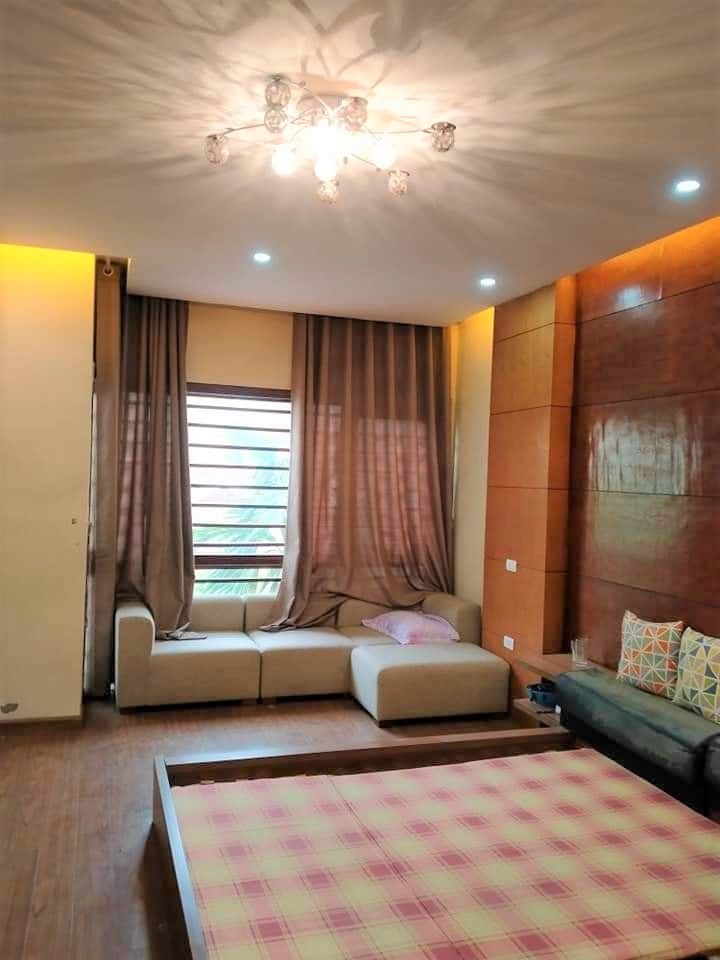 Bán Biệt thự Yên Hòa Cầu Giấy 100m2x5T, nhỉnh 9 tỷ, Tặng nội thất, Có Thang máy, 2 mặt thoáng