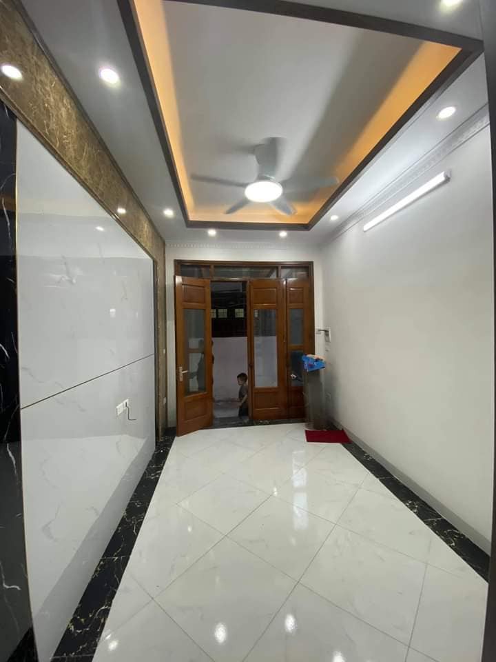 Bán nhà Phan Đình Giót 35m2x5T, mới koong, lô góc, gần phố, nội thất hiện đại 2.75 Tỷ