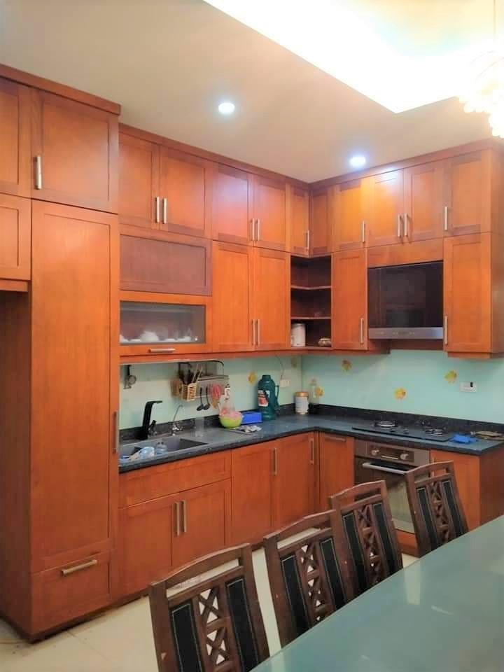 Bán Biệt thự Yên Hòa Cầu Giấy 100m2x5T, nhỉnh 9 tỷ, Tặng nội thất, Có Thang máy, 2 mặt thoáng