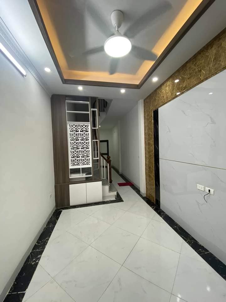 Bán nhà Phan Đình Giót 35m2x5T, mới koong, lô góc, gần phố, nội thất hiện đại 2.75 Tỷ