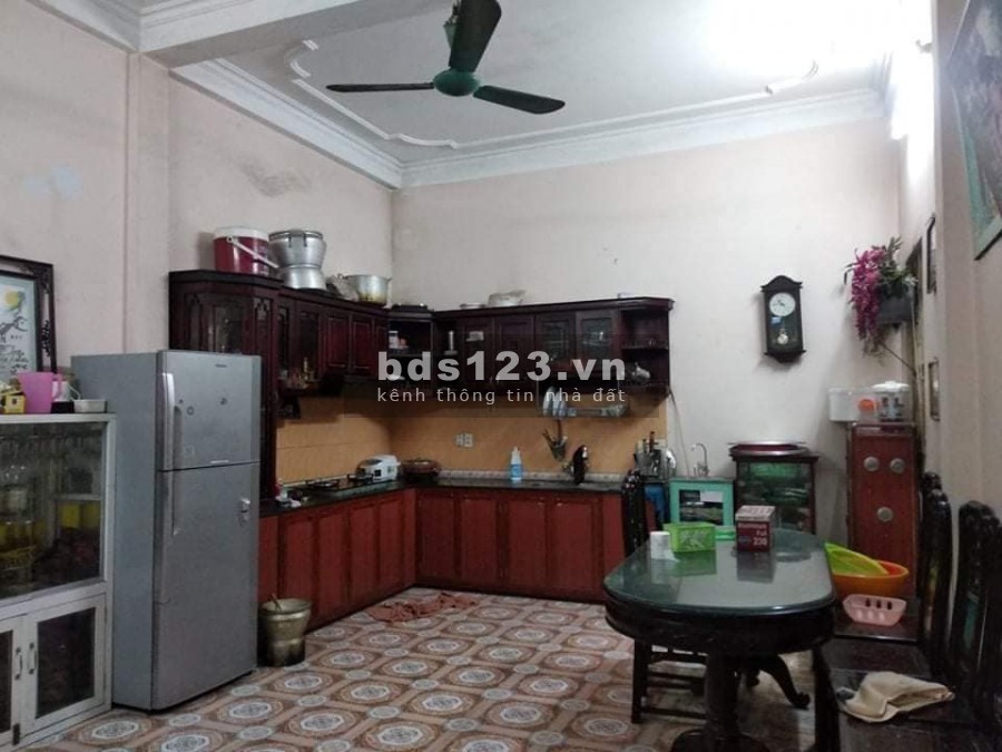 Bán nhà phố Dịch Vọng. 80m2, mặt tiền 5.3m. Giá 5.6 tỷ.