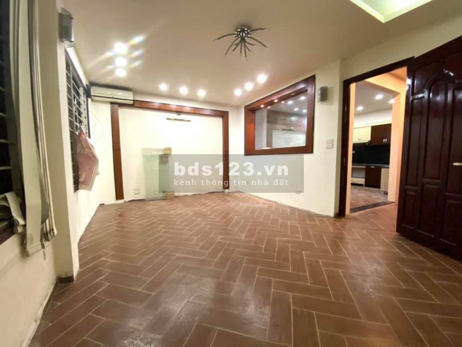 Bán nhà đường Thanh Liệt, Thanh Trì ô tô qua, ô tô vào nhà 50mx5T, mt 5m, nhỉnh 6 tỷ