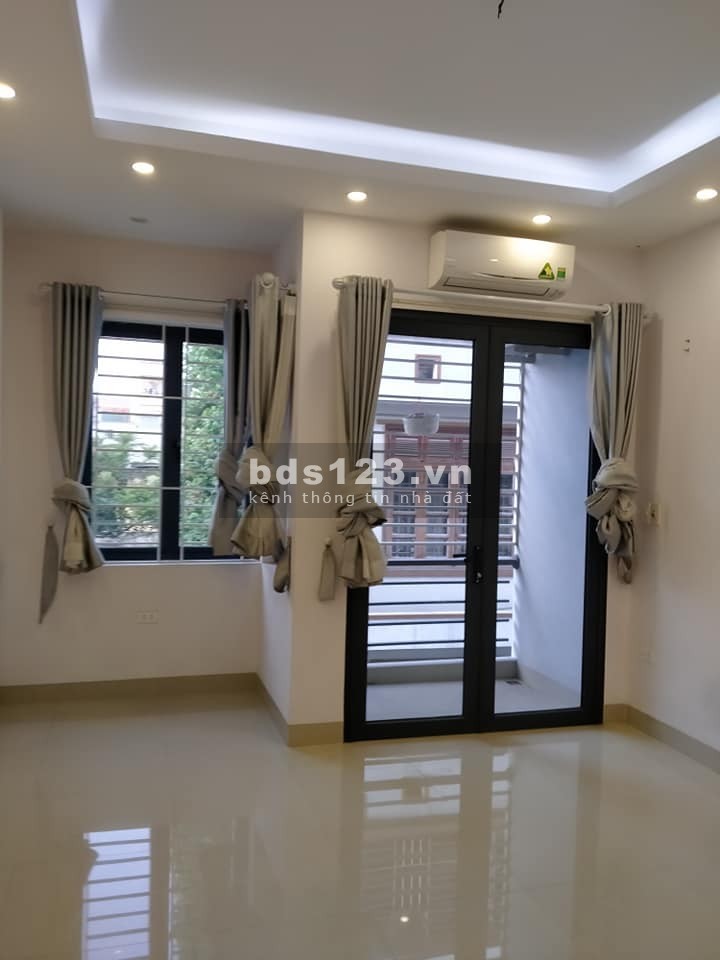 Bán gấp nhà Định Công, đất Quân Đội, nhỉnh 5 tỉ, ô tô vào tận nhà, nhà chủ xây