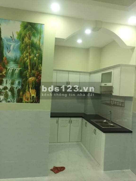 Tôi bán nhà đang cho thuê 4tr/tháng, ngay chợ Hóc Môn,hẻm 5m, DT 50m2, Giá 900tr SHR