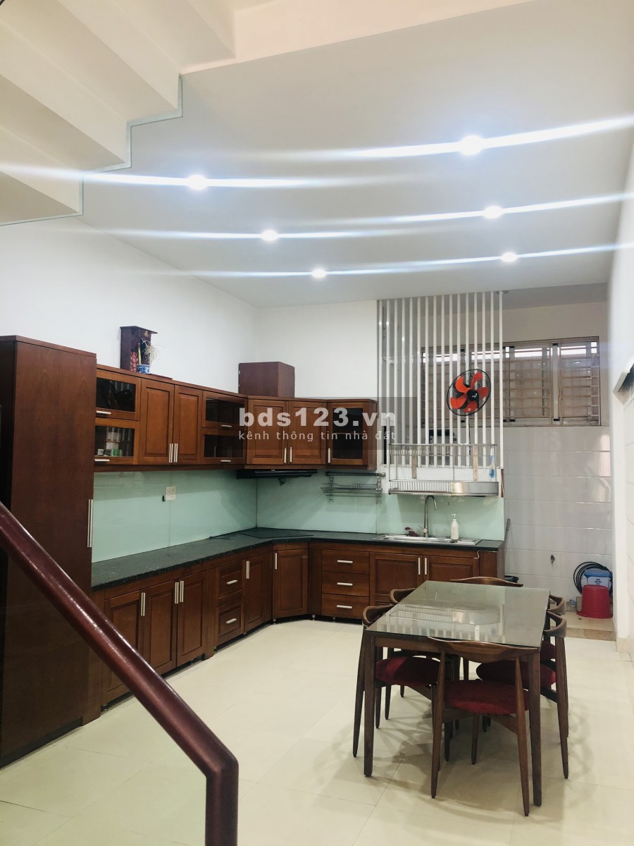 Nhà HXH khu Cư Xá Nguyên Hồng: Trệt 2 Lầu – Sân thượng, giá 18tr/th